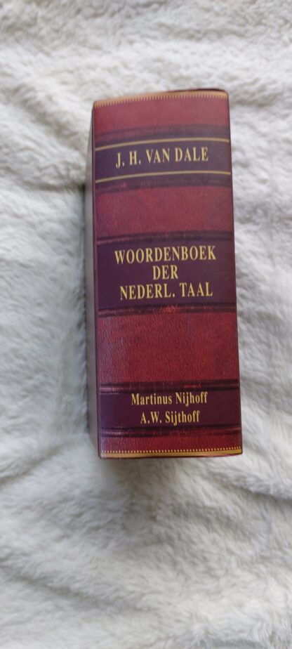 Nieuw Woordenboek der Nederlandsche Taal